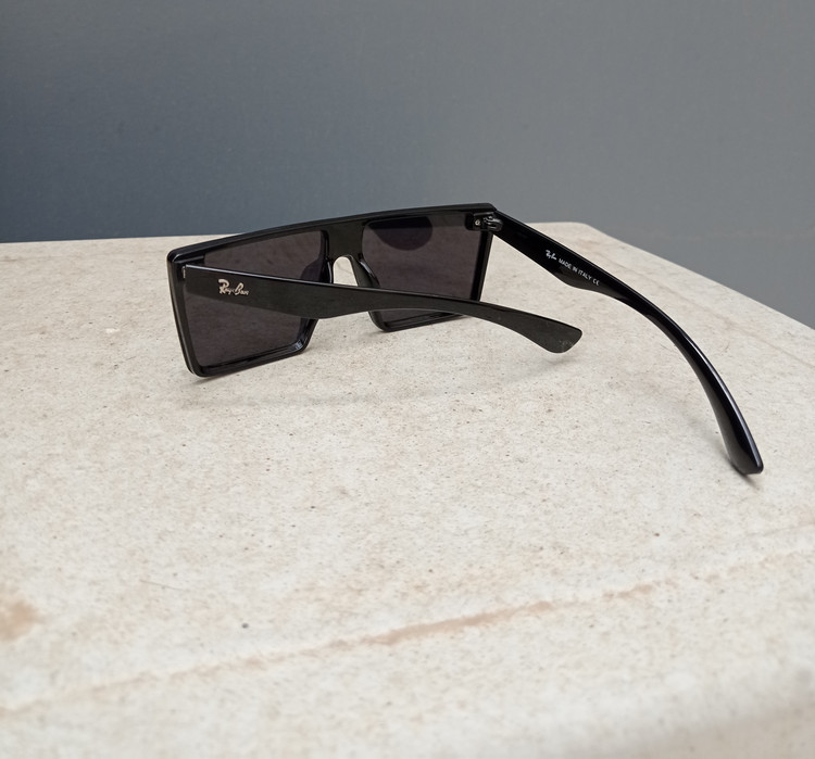 یوو۴۰۰ پلاریزه